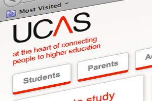 How Should UCAS Applicants Reply to Offers